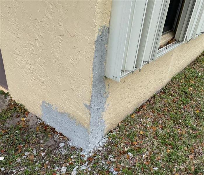 Hollywood home has cracks on the exterior wall